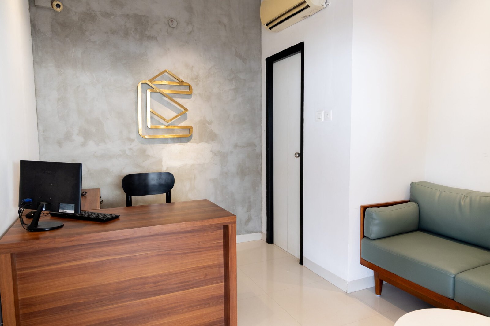 Cornerstay office-new