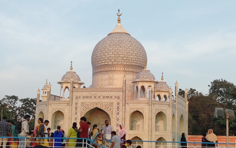 VOC Park and Zoo
