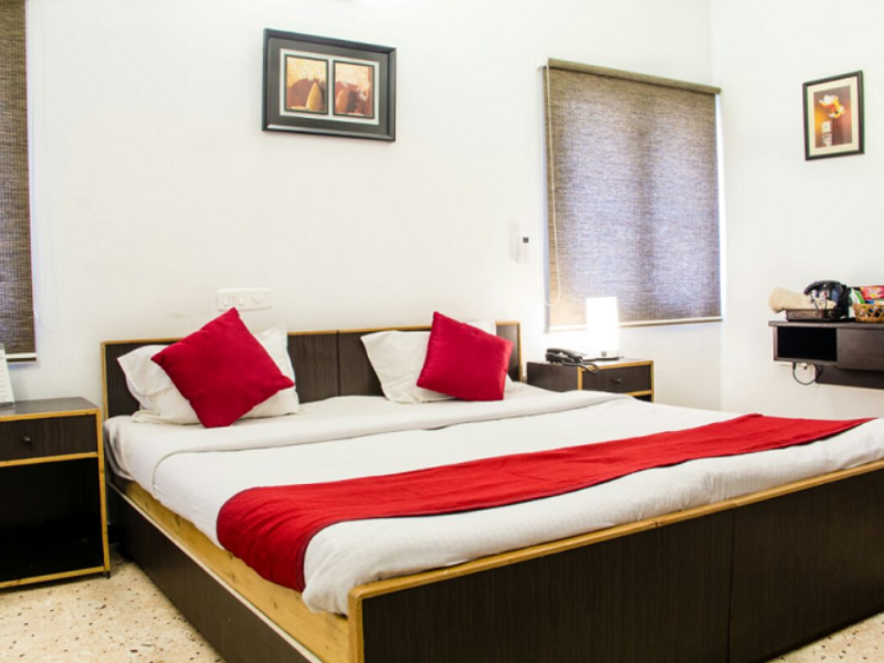 Deluxe Room (1)